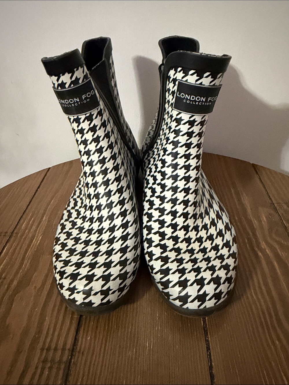 London Fog Black and White Houndstooth Chelsea Rain Boots
